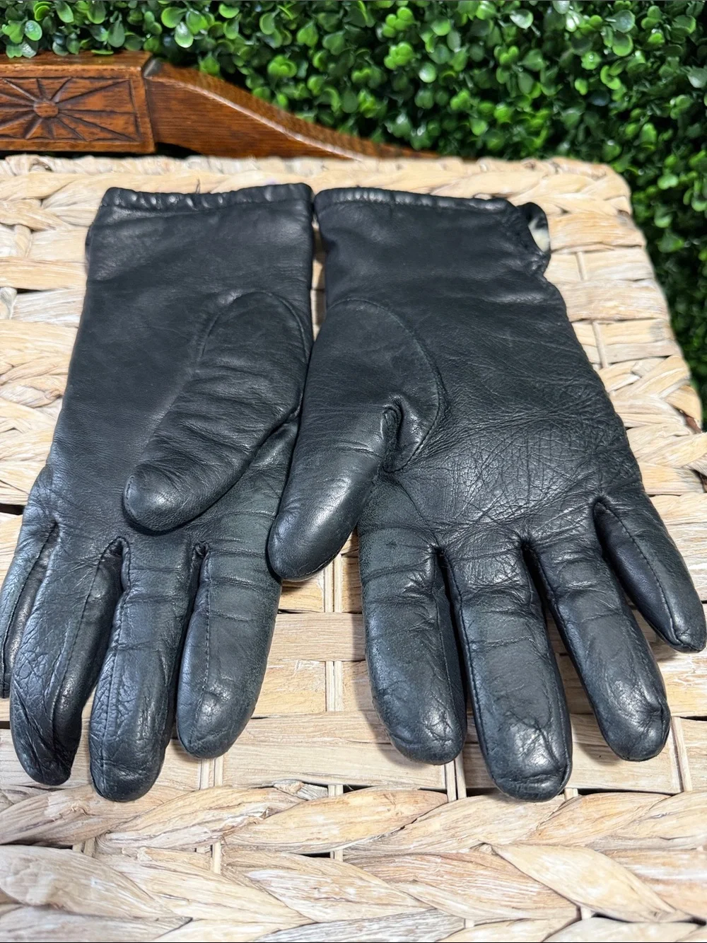 Women’s Grandoe Black Leather Fur lined Gloves - Sleek Everyday Style